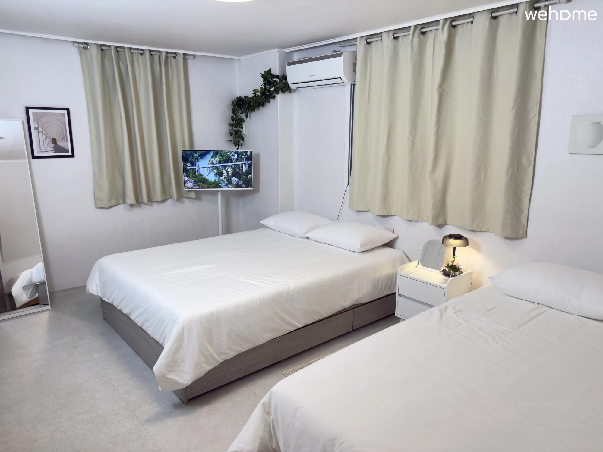 [Baekan Stay] Sinsa & Nonhyeon 5-min Walk | Airport Bus Nearby | Large Group · Sleeps 11 · 3BR 2BA 5 Beds