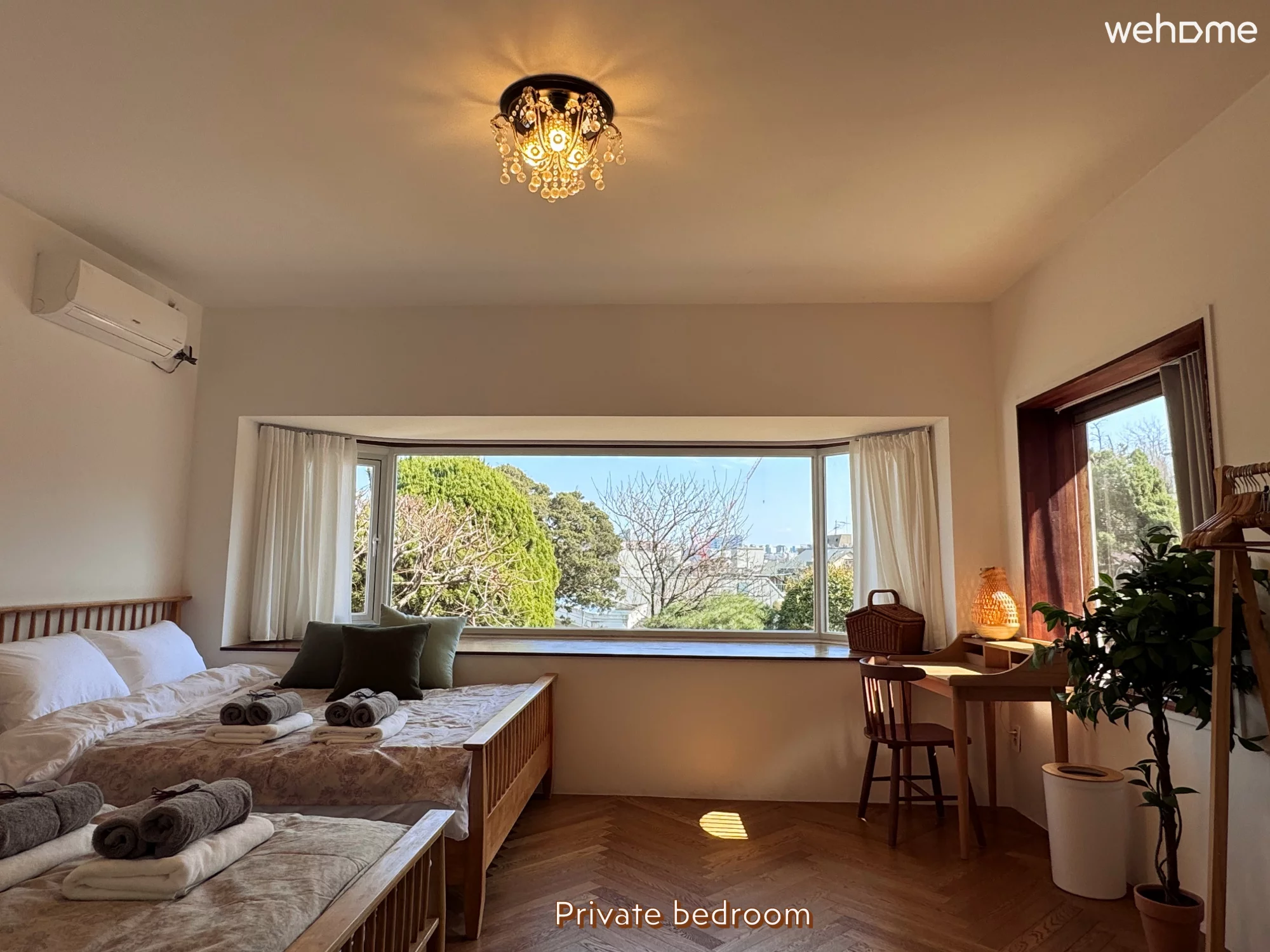 Family Suite, B*S Photo Shoot, Heeon1974 in Yeonhui-dong, a historic building built in 1974 with a romantic atmosphere