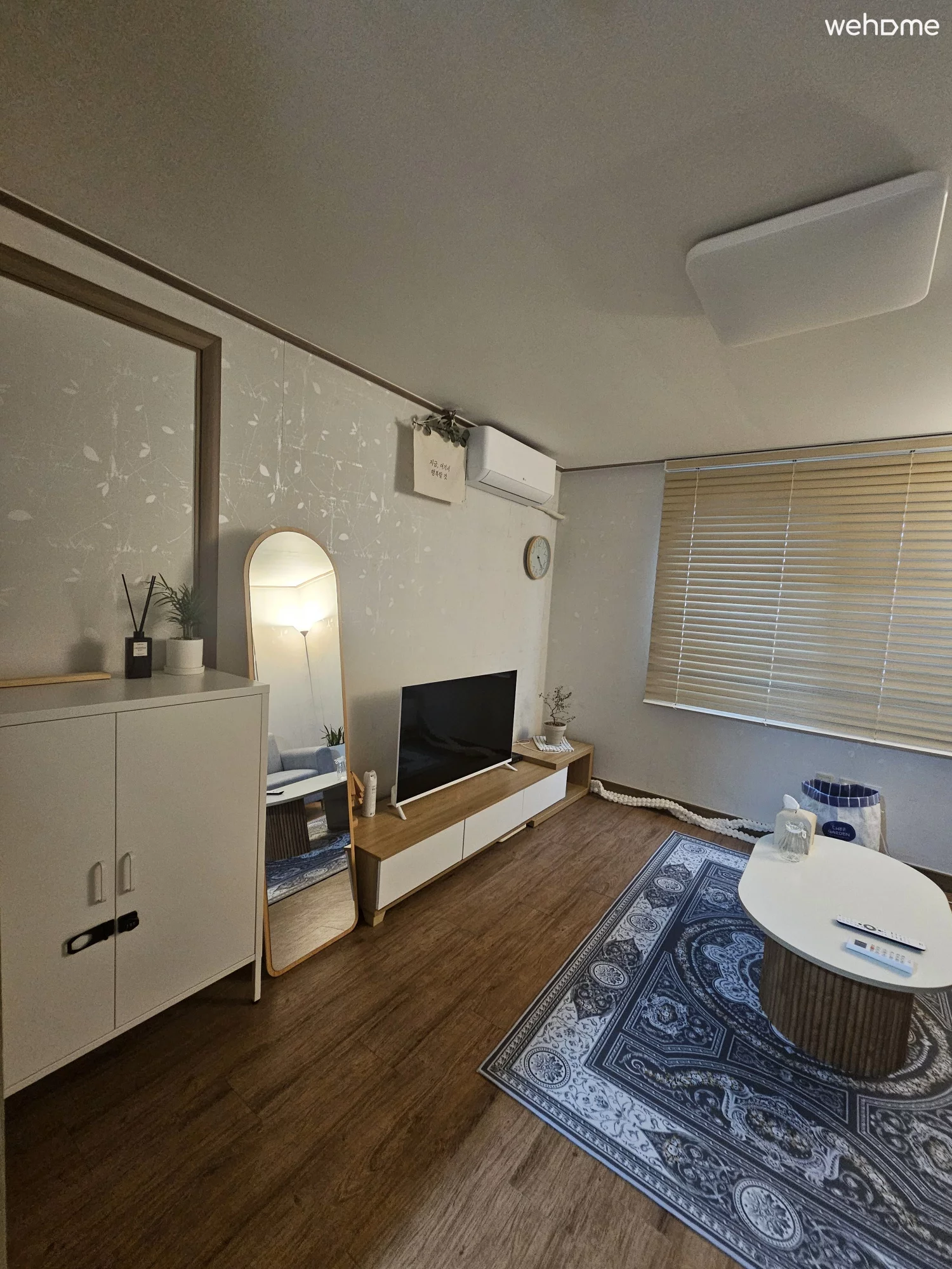This is 'Shingu Room', located between Sinsa Station and Apgujeong Station.