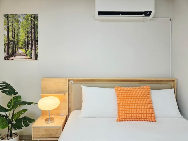 Special Offer 2 Queen Beds 5 minutes from subway station Gwangalli Centum BEXCO Busan Station 30 minutes Haeundae Beach Train Airport Bus