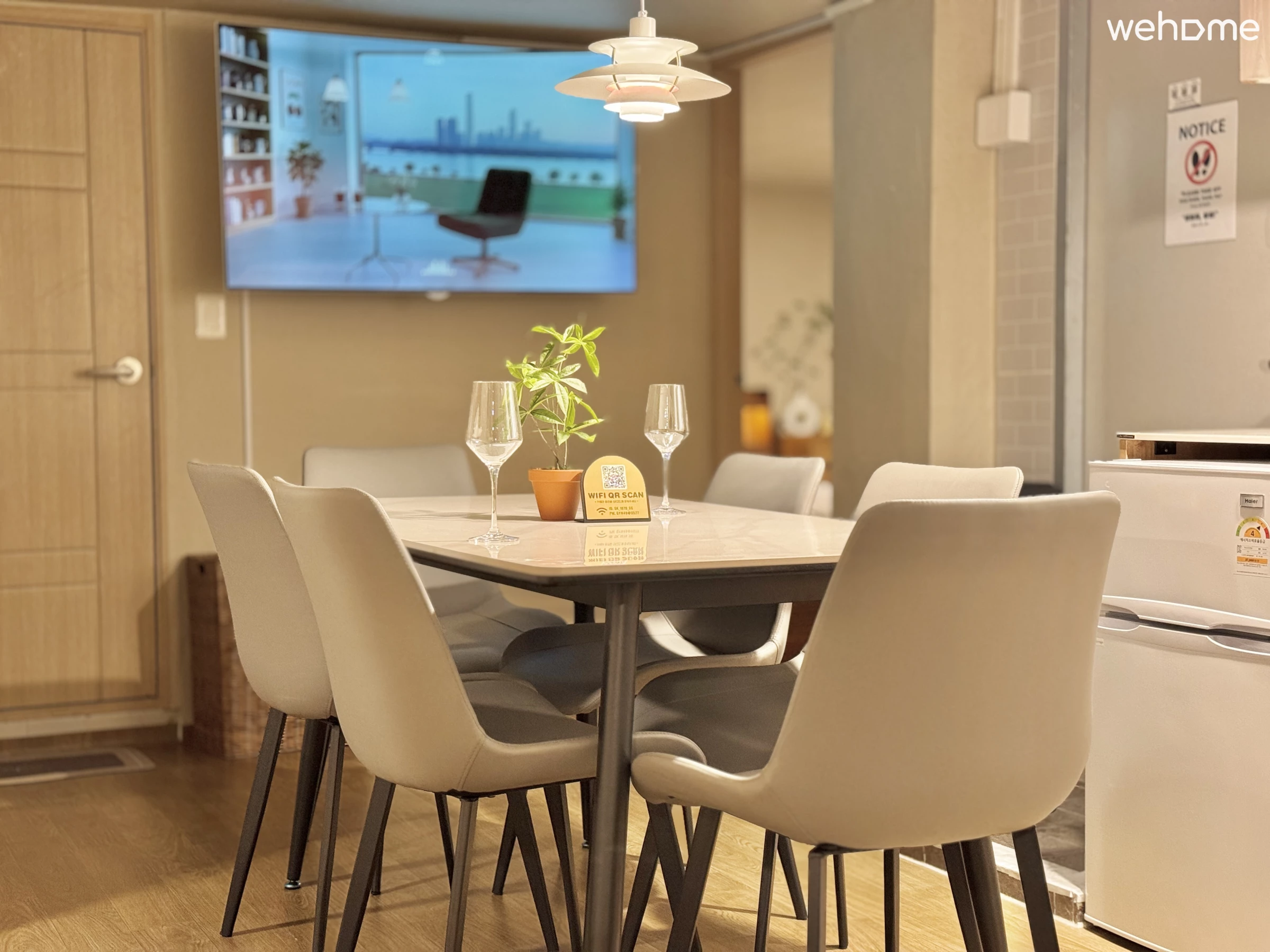 [Entire House Seongsu] 1 min from Ttukseom Station / 12 guests / 3 rooms / 5 beds / 1 bathroom / Dior Seongsu / GD / Sensory Accommodation / Airport Drop-off / Airport Pick-up