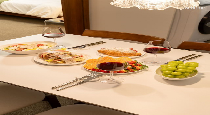 세라믹 식탁은 오염이 적기 때문에 더 위생적입니다. 편안하게 식사를 즐기세요.Ceramic tables are more hygienic because they are less contaminated. Enjoy your meal comfortably.