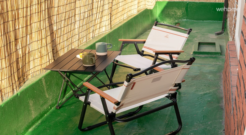 낮에는 햇살을, 밤에는 시원한 공기를 느끼며 시간을 보낼 수 있는 아늑한 장소입니다.It is a cozy place where you can spend time feeling the sunshine during the day and the cool air at night