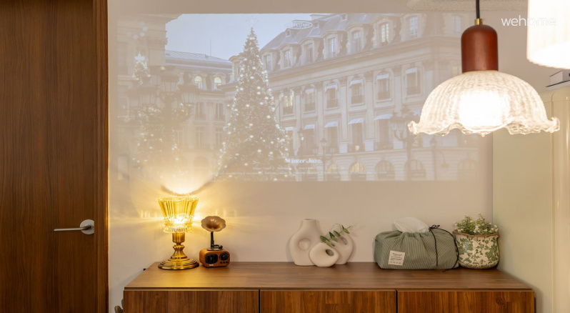 따뜻한 조명의 은은한 빛과 차분한 인테리어가 어우러져 편안한 다이닝 무드를 느낄 수 있습니다.You can feel a comfortable dining mood by combining the subtle light of warm lighting and the calm interior.