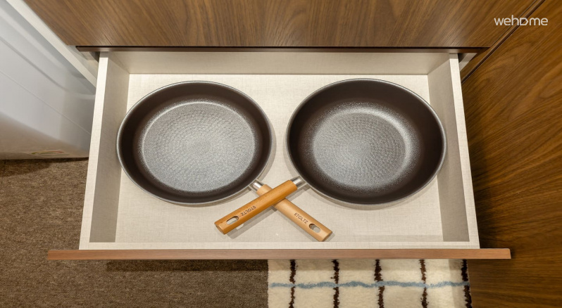 프라이팬 2개가 구비되어 있어 동시에 여러 요리를 하거나, 음식 종류에 맞게 나누어 사용하기 좋습니다.It is equipped with two frying pans, so it is good to cook several dishes at the same time or divide them according to the type of food.