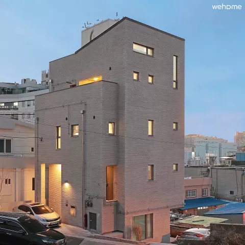 골목길 속 낭만, 따뜻한 햇살이 머무는 감성 숙소 (유아포함 4인)