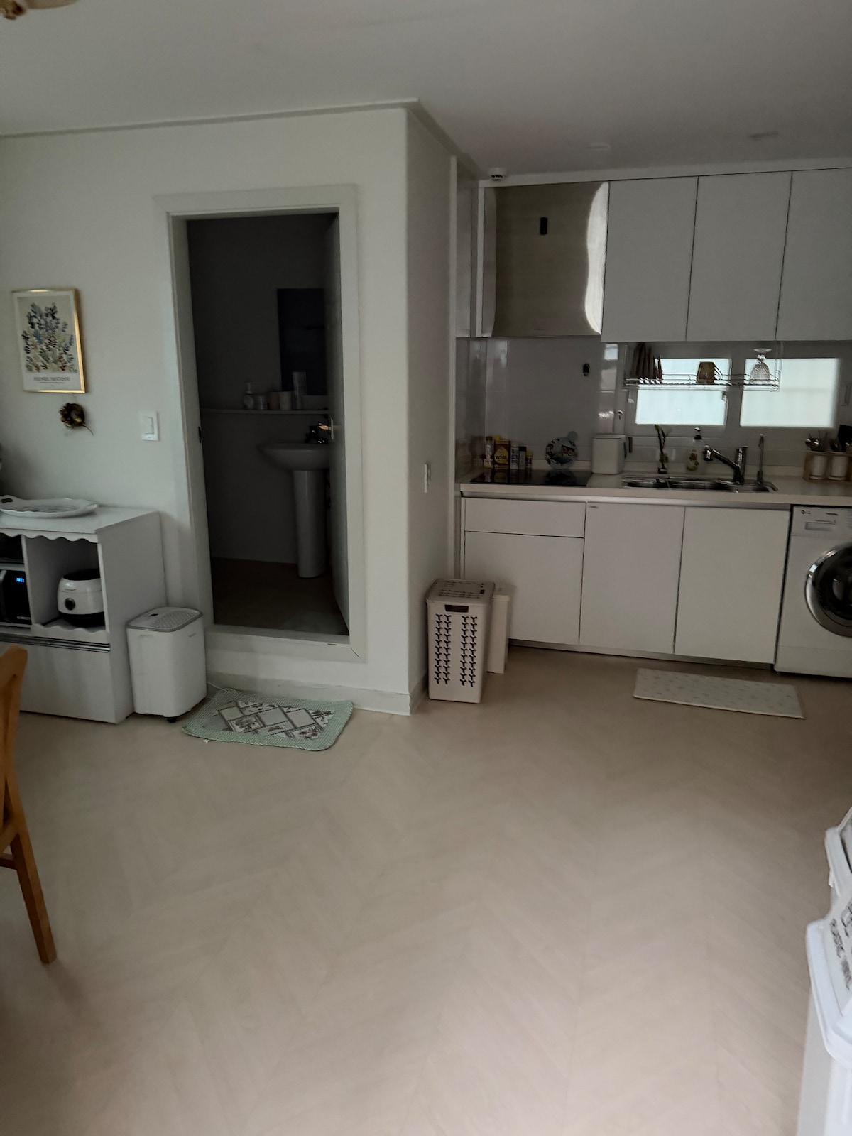 新村/汝矣岛/京义线林道/弘大10分钟以内（仅限女性）